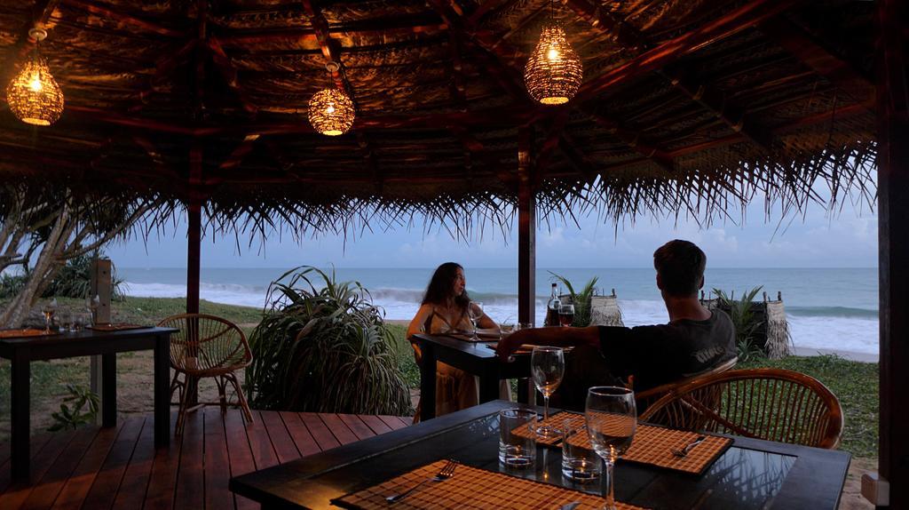 Hotel Seven Turtles Tangalle Esterno foto